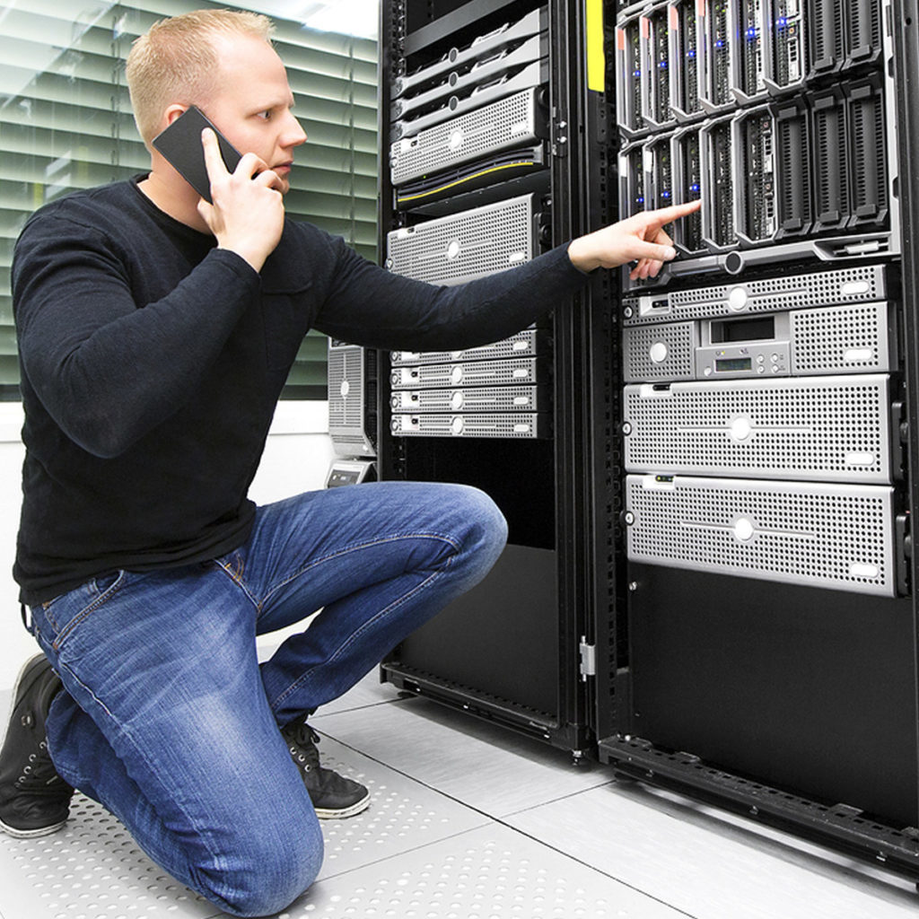 what-does-a-data-center-technician-do-sapeare